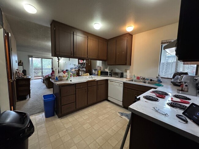 Foto del edificio - 2 Bedroom 1.5 Bath Townhouse near WWU and Fairhaven w/ Attached Garage