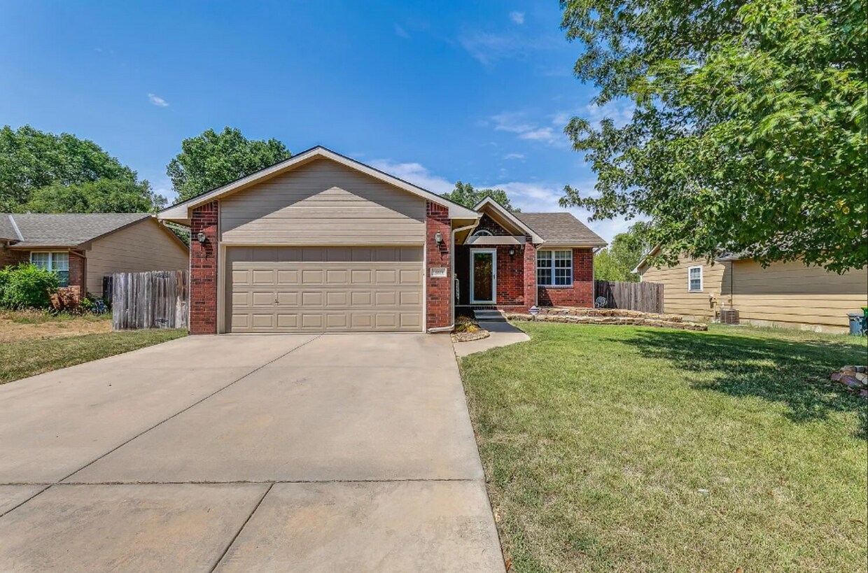 Primary Photo - Well maintained 3 bedroom, 3 bath home clo...