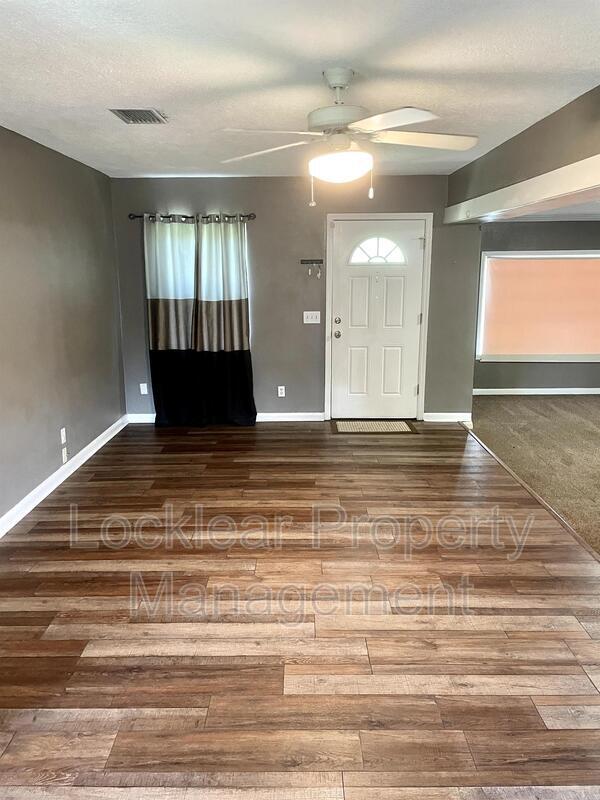 Foto del edificio - 4215 Forest Blvd
