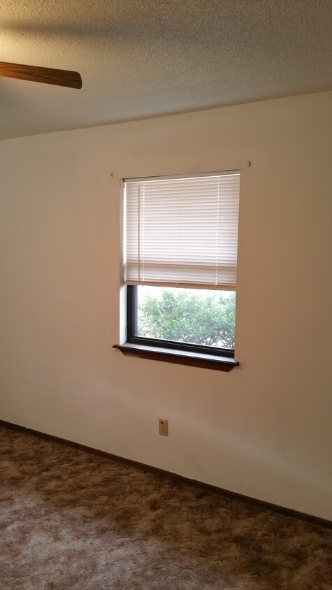 Foto principal - 282 N Double Springs Rd