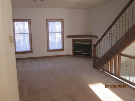 Building Photo - 1425 King Charles Dr