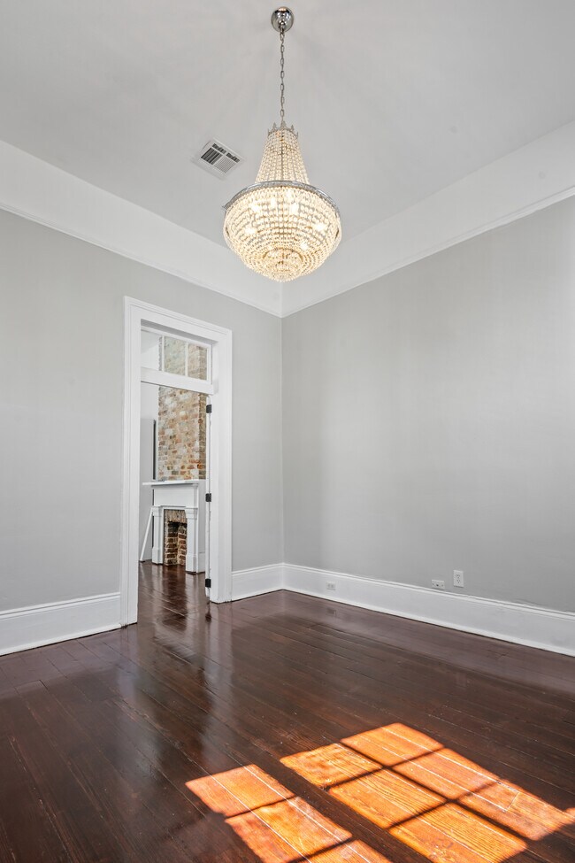 Foto del edificio - 1413 Burgundy St