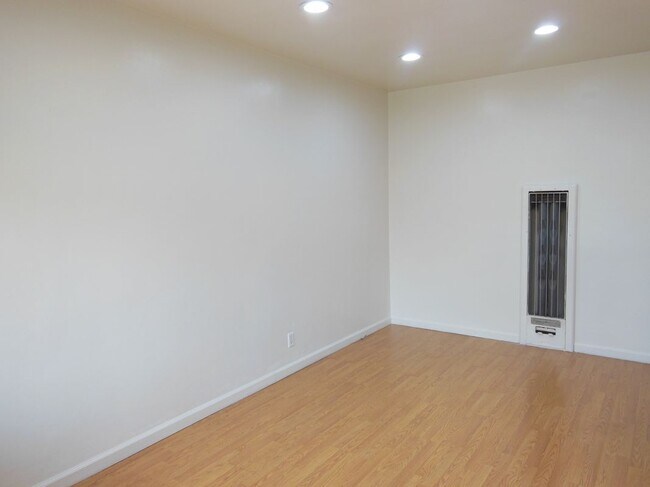 Foto del edificio - 307 N Howard St