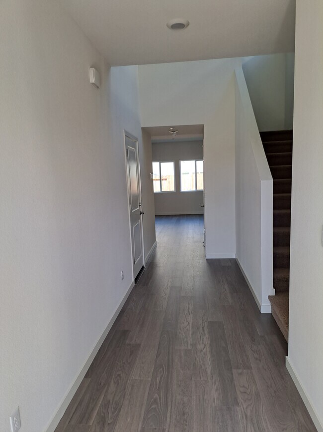 Building Photo - 5009 Star Dance Cir