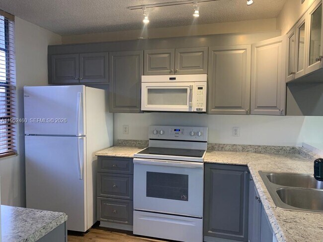 Building Photo - 1703 Whitehall Dr