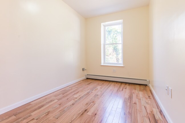 Foto del edificio - 2214 Strauss St