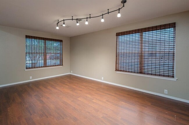 Foto del edificio - 1603 Kendall Ct