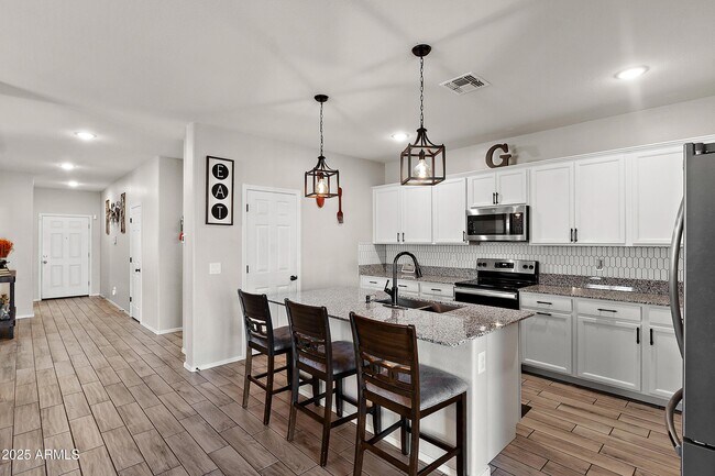 Foto del edificio - 242 Pacific Dr