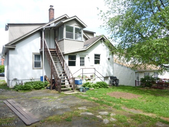 Building Photo - 14 Searing Ave