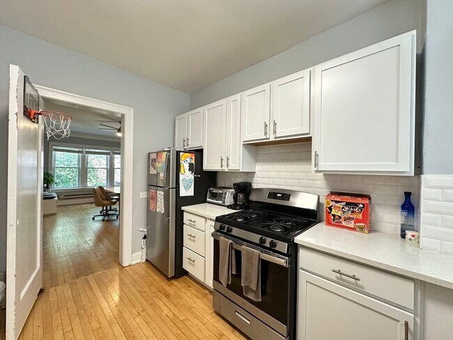 Building Photo - 805 Judson Ave