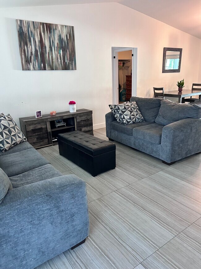 Foto del edificio - 1220 SW 127th Terrace