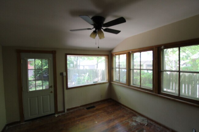 Foto del edificio - Muir - 308-308 1/2 Wilber Ave