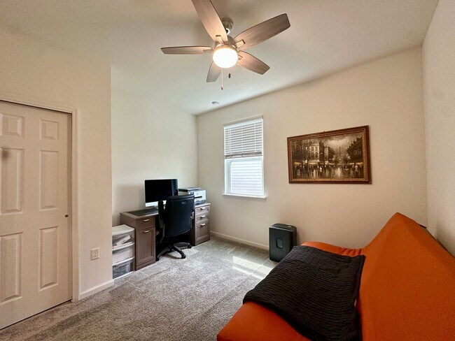 Building Photo - Spacious Home in Growing Area!