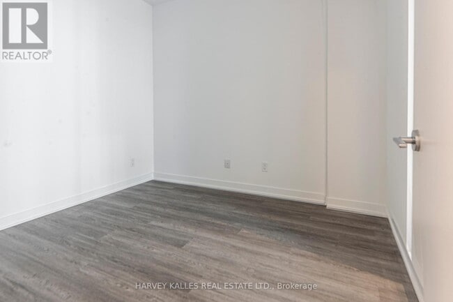 Photo du bâtiment - 100 Eastdale Ave