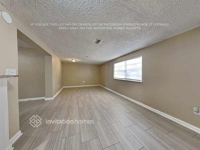 Foto del edificio - 8261 Greenleaf Cir