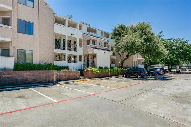 Building Photo - 5550 Spring Valley Rd