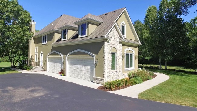 Building Photo - 6916 Foxfire Dr