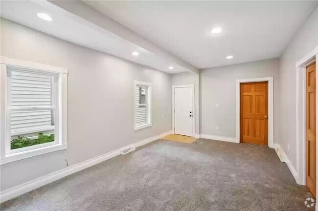 Building Photo - 1609 3rd St NE