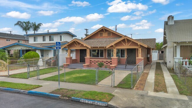 Building Photo - 3964 1/2 La Salle Ave