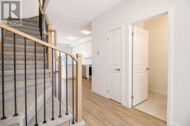 Building Photo - 14 Bateson St