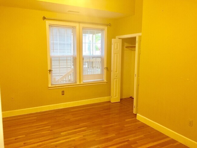 Foto del edificio - 617 E 3rd St