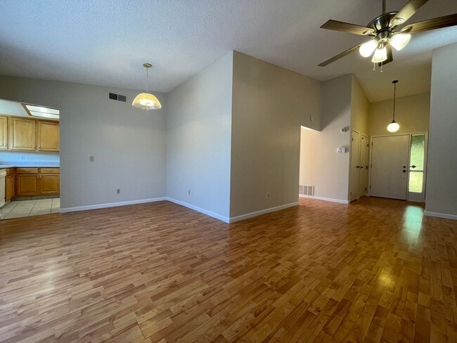 Foto del edificio - Charming 3-Bedroom Home in Citrus Heights