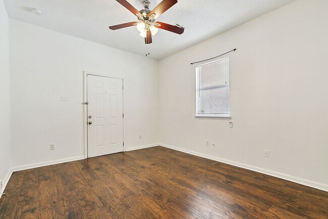 Building Photo - New Price! Reduced Deposit! Westbank 2 Bed...