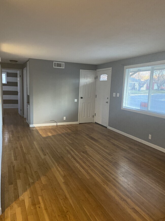 Living Room - 2404 Desmet Dr