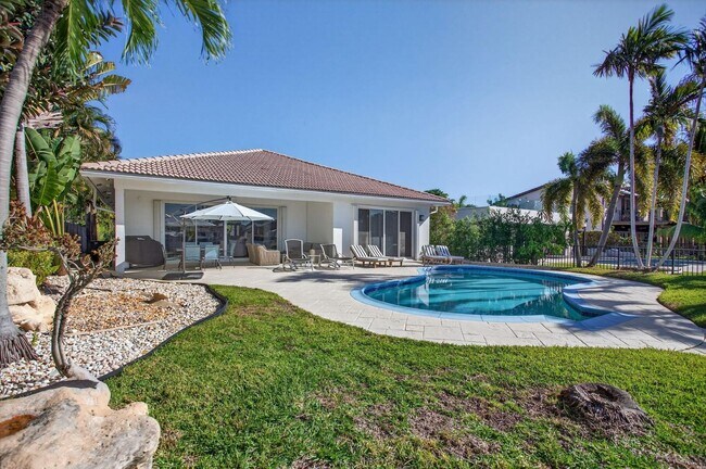 Building Photo - 513 S Riverside Dr