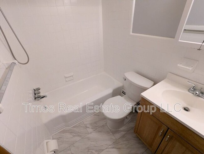 Building Photo - 708 Carmen Dr