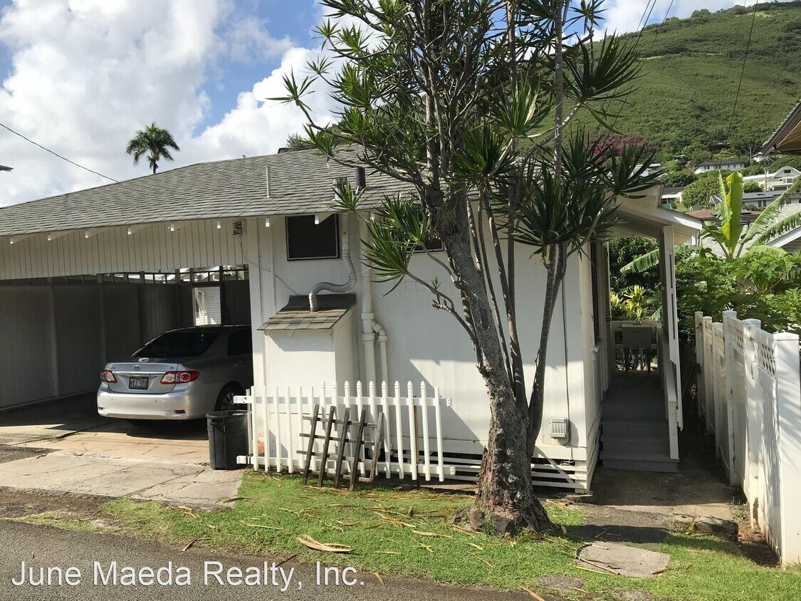 Primary Photo - Studio, 1 bath House - 2361B East Manoa Rd