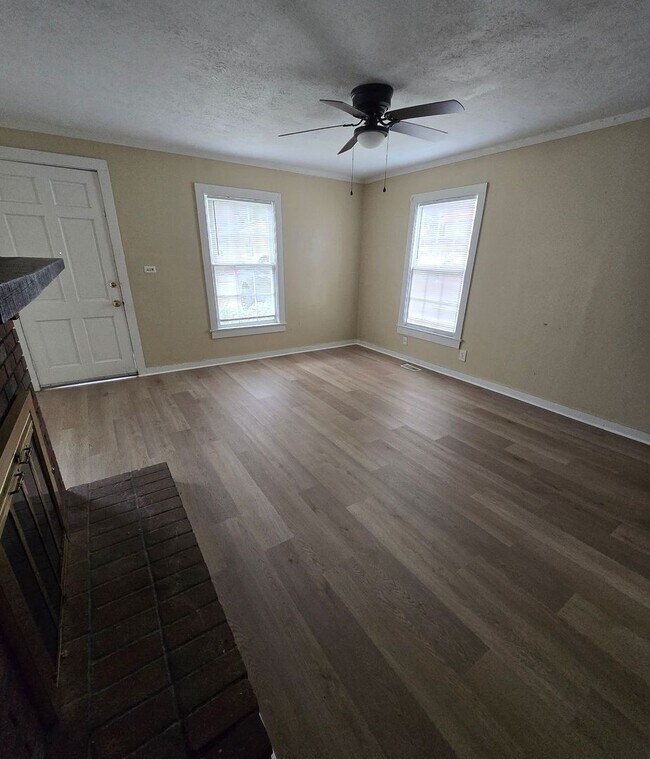 Foto del edificio - 823 Lockwood Ave