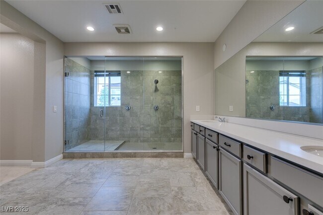 Building Photo - 2566 Speyburn Ave