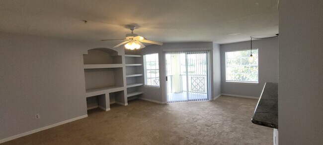 Building Photo - 7330 Westpointe Blvd #423
