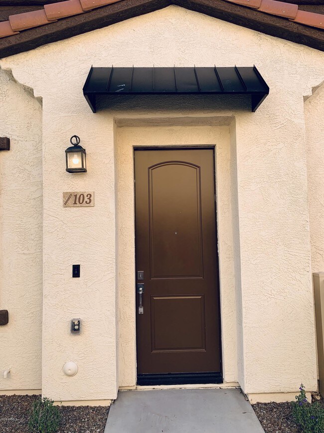 Building Photo - 2745 S Catherine Dr