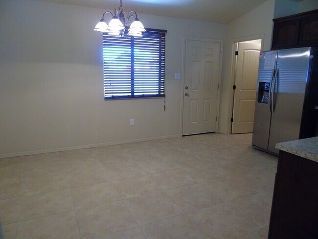 Building Photo - Newer 3 bedroom 2 bath home is West Yuma