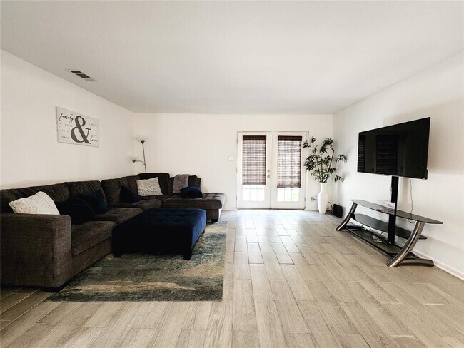 Foto del edificio - 8936 Glacier Ave