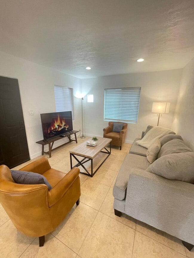 Photo - 1920 W Mulberry Dr Apartment