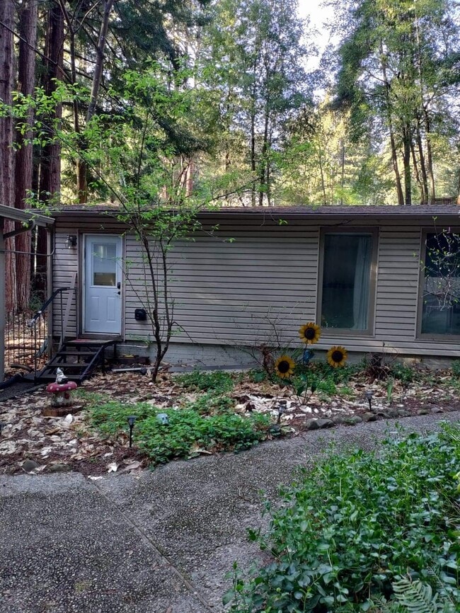 Building Photo - 150 Evergreen Rd