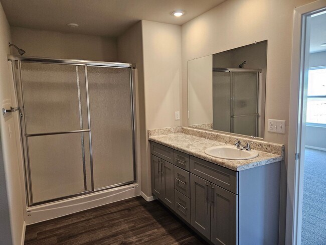 Foto del edificio - PRE-LEASING Newer 4 bedroom 2 bathroom home!