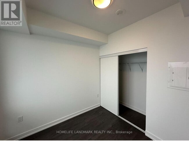 Building Photo - 7 Golden Lion Heights