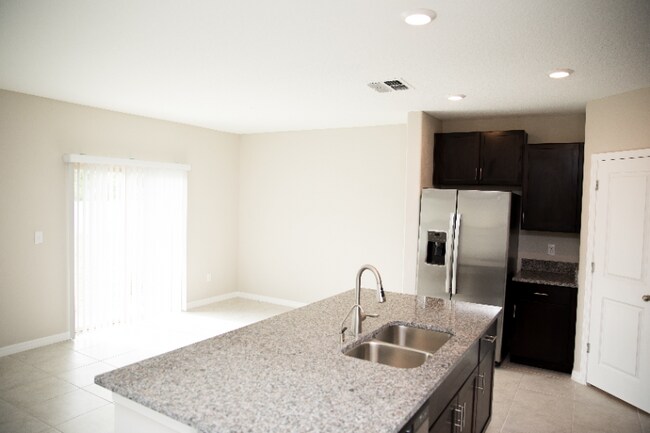 Foto del edificio - 552 Argyll Dr