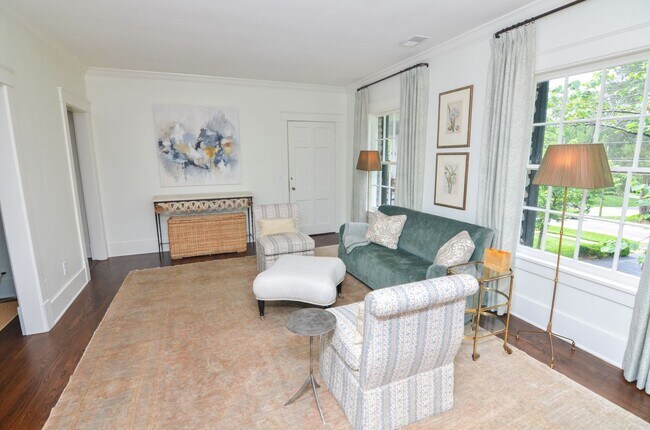 Foto del edificio - English Cottage in the heart of Belle Meade