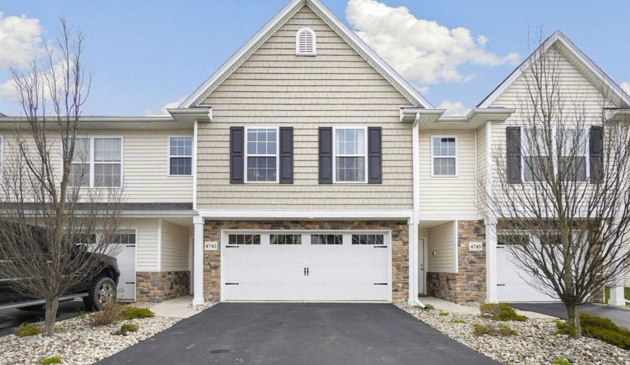 Foto principal - 4743 Lakeside Dr