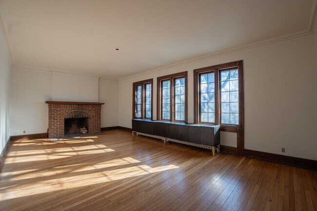 Foto del edificio - 2222 E Park Pl