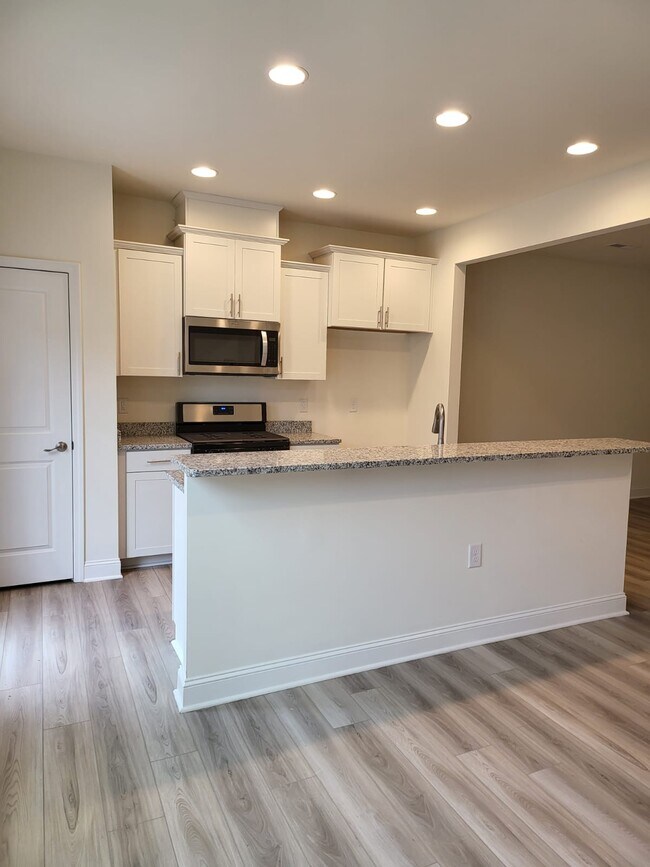 Building Photo - 1405 Sunset Peak Way