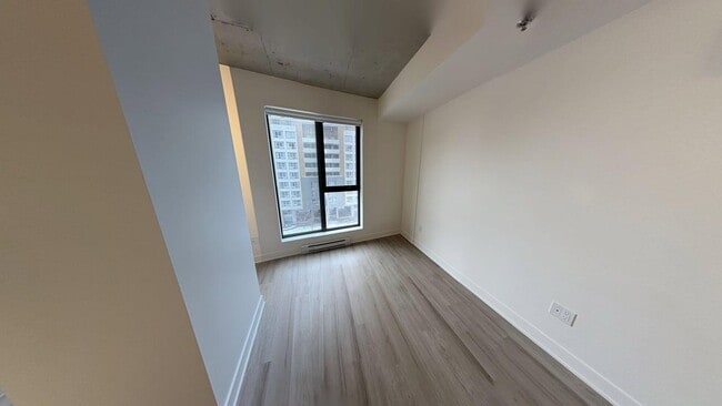 Interior Photo - 170 René-Lévesque