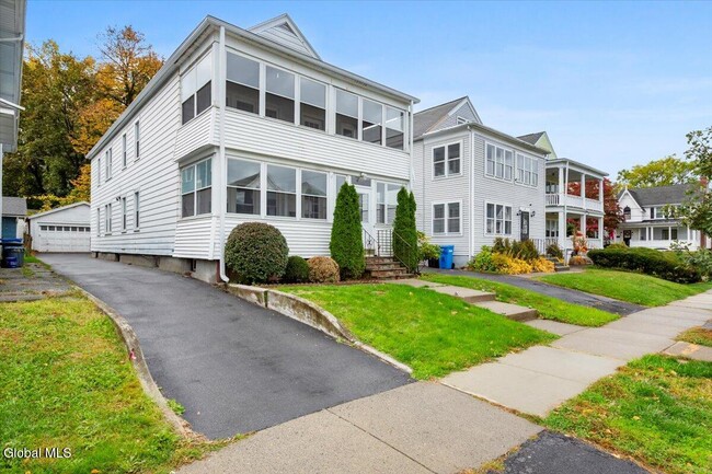 Building Photo - 4 Edison Ave