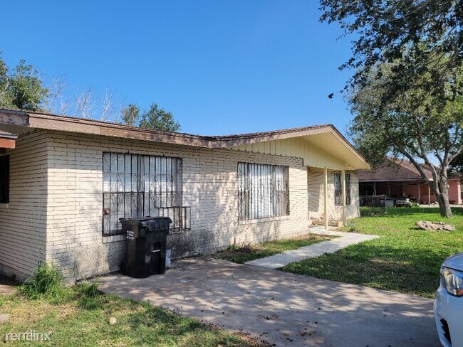 Building Photo - 417 E Edinburg Ave