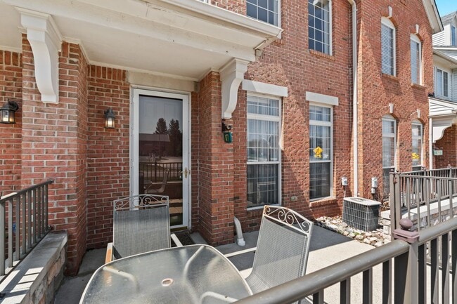 Building Photo - 17 N Squirrel Rd